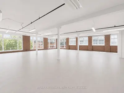 14 Mccaul Street 304, Toronto, On M5t 1v6