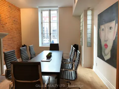 33 Jarvis Street, Toronto, On M5e 1n3