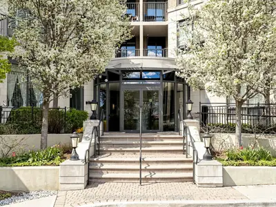 16 Dallimore Circle 414, Toronto, On M3c 4c4