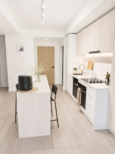 89 Church Street 1902, Toronto, On M5c 0b7