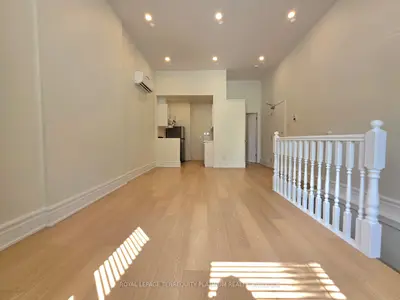 11 Beaconsfield Avenue Unit 2, Toronto, On M6j 3j1