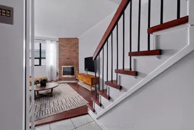 19 Dundonald Street 604, Toronto, On M4y 1k3