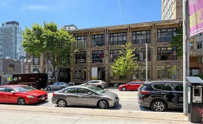 14 Mccaul Street 104, Toronto, On M5t 1v6
