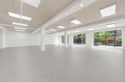 14 Mccaul Street 100, Toronto, On M5t 1v6
