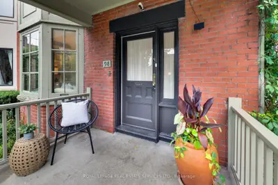 98 Woodlawn Avenue W, Toronto, On M4v 1g8