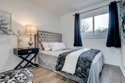 212 Milan Street Unit 2, Toronto, On M5a 3z6