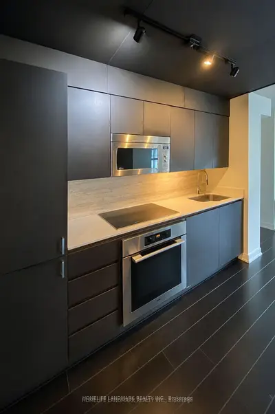 10 Capreol Court 828, Toronto, On M5v 4b3