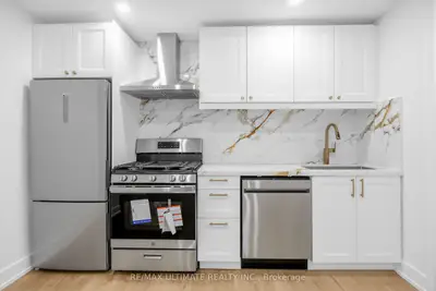 229 Spadina Avenue 202, Toronto, On M5t 2e2