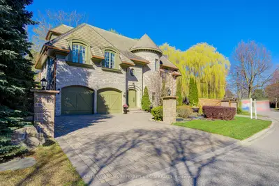 7 Legacy Court, Toronto, On M2l 2y7