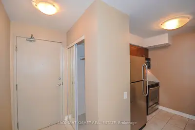 60 St Clair Avenue W 502, Toronto, On M4v 1m7