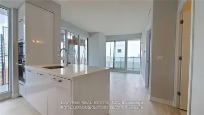 2221 Yonge Street 1203, Toronto, On M4s 2b5