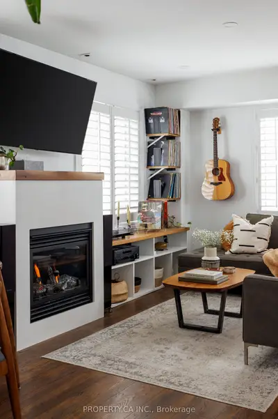 12 Sudbury Street 819, Toronto, On M6j 3w7