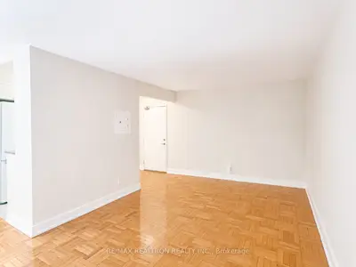 1545 Bathurst Street 109, Toronto, On M5p 3h6