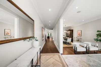 39 Regina Avenue, Toronto, On M6a 1r4