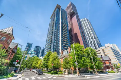 28 Linden Street 2207, Toronto, On M4y 0a4