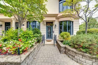 25 Elkhorn Drive 16, Toronto, On M2k 3e8