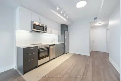 2525 Bathurst Street 805, Toronto, On M6b 2y9