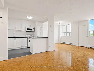 525 Eglinton Avenue E 903, Toronto, On M4p 2p6