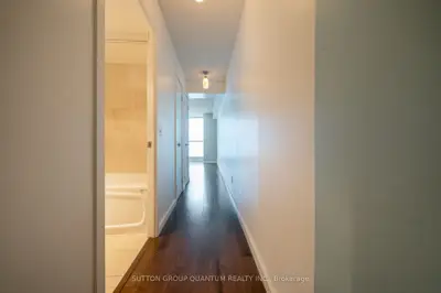 8 York Street 904, Toronto, On M5j 2y2