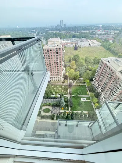 20 Inn On The Park Drive 2338, Toronto, On M3c 0p8