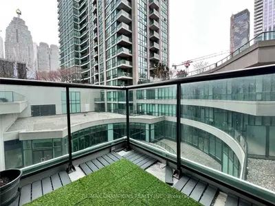 12 Yonge Street E 402, Toronto, On M5e 1z9