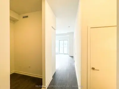 8 Olympic Garden Drive S802, Toronto, On M2m 0b9