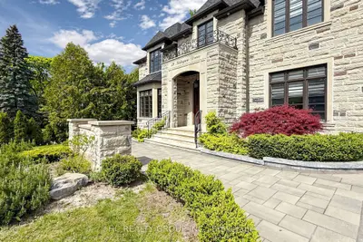 19 Michigan Drive, Toronto, On M2m 3h9