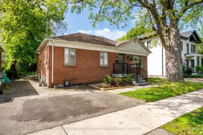 35 Almore Avenue, Toronto, On M3h 2g9