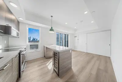 484 Spadina Avenue 208, Toronto, On M5s 0e4