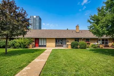 16 Burdock Lane, Toronto, On M3c 2g5