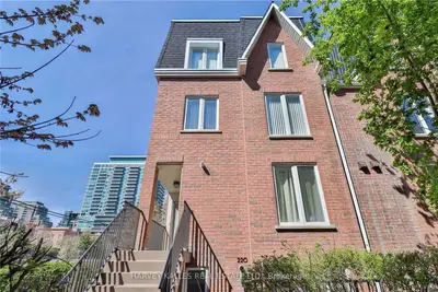 28 Douro Street 220, Toronto, On M6k 3m4
