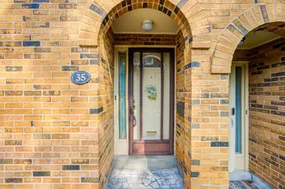35 Bards Walkway, Toronto, On M2j 4t8