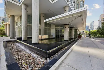 35 Mariner Terrace 1812, Toronto, On M5v 3v9