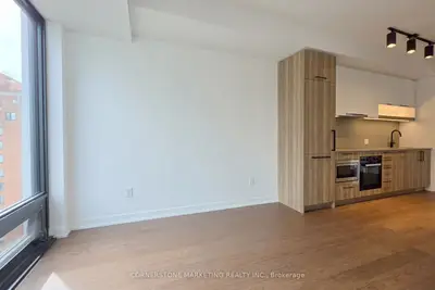 91 Montclair Avenue 1802, Toronto, On M5p 0b1