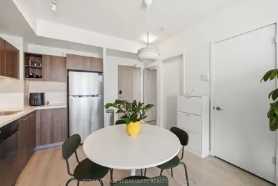 70 Distillery Lane 2107, Toronto, On M5a 0e3