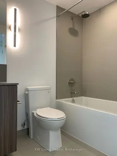 19 Western Battery Road 3119, Toronto, On M6k 0e3