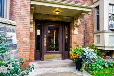 3 Lonsdale Road 8, Toronto, On M4v 1w4
