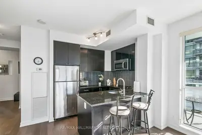 98 Lillian Street 1212, Toronto, On M4s 0a5