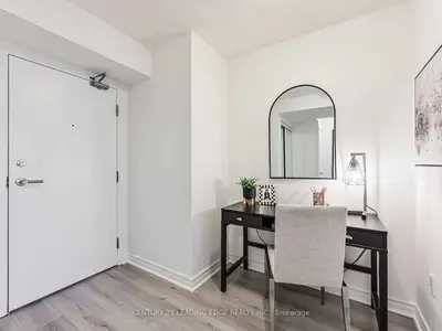 25 Telegram Mews 4211, Toronto, On M5v 3z1