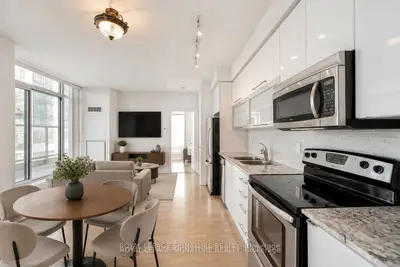 90 Stadium Road 903, Toronto, On M5v 3w5