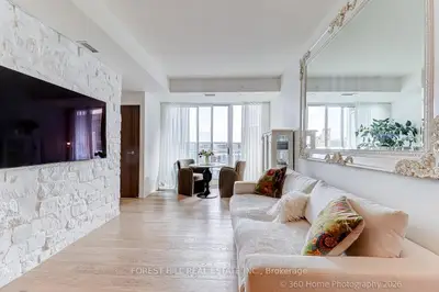 17 Bathurst Street 1215, Toronto, On M5v 0n1
