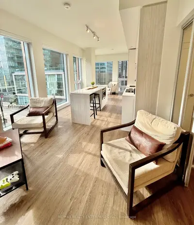 89 Church Street 305, Toronto, On M5c 0b7
