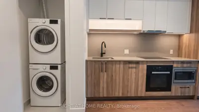 91 Montclair Avenue 202, Toronto, On M5p 0b1