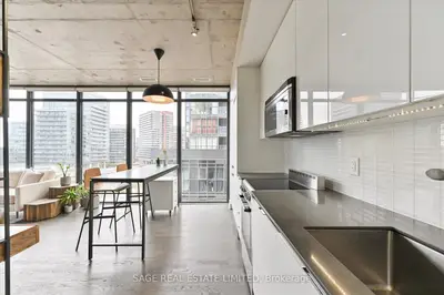 8 Dovercourt Road 706, Toronto, On M6j 0b6