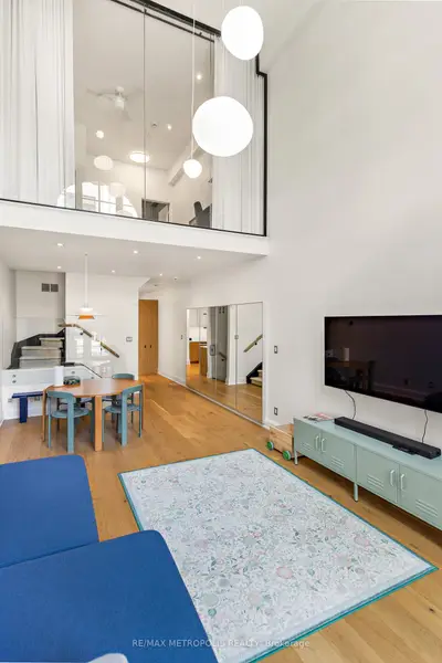 394 Euclid Avenue 102, Toronto, On M6g 2s9