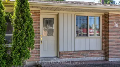 19 Nymark Avenue, Toronto, On M2j 2g8