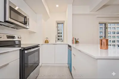 110 St Clair Avenue W 206, Toronto, On M4v 1n4