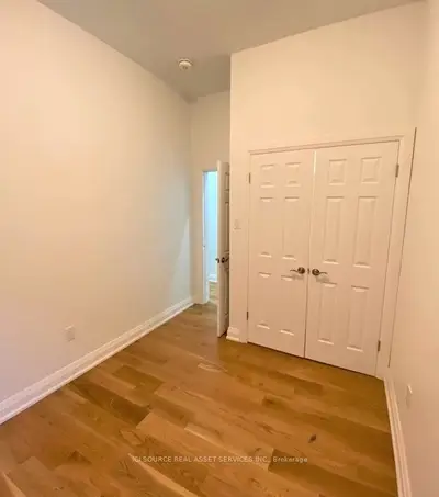 179 Markham Drive 1, Toronto, On M6j 2g7