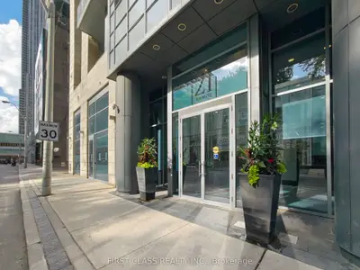 21 Balmuto Street 2501, Toronto, On M4y 1w4