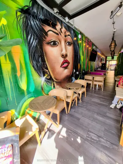 305 Augusta Avenue, Toronto, On M5t 2m2